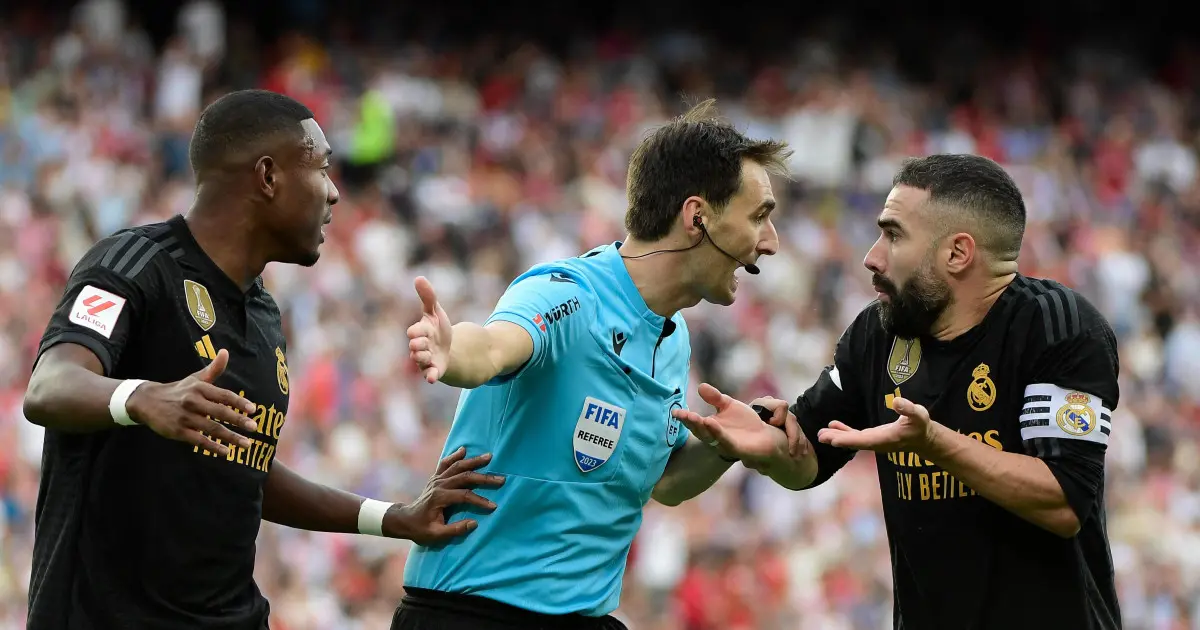 هل اعترف الحكم دي بورغوس بخطئه لفينيسيوس؟ (فيديو)