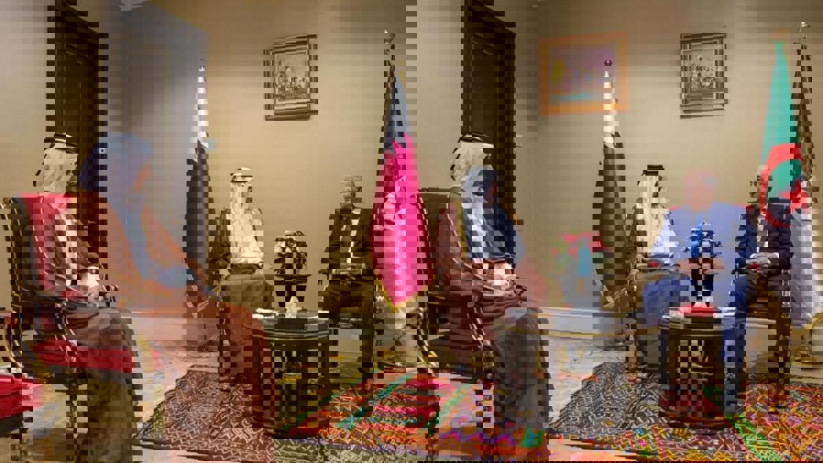 أمير قطر يلتقي الرئيس الجزائري