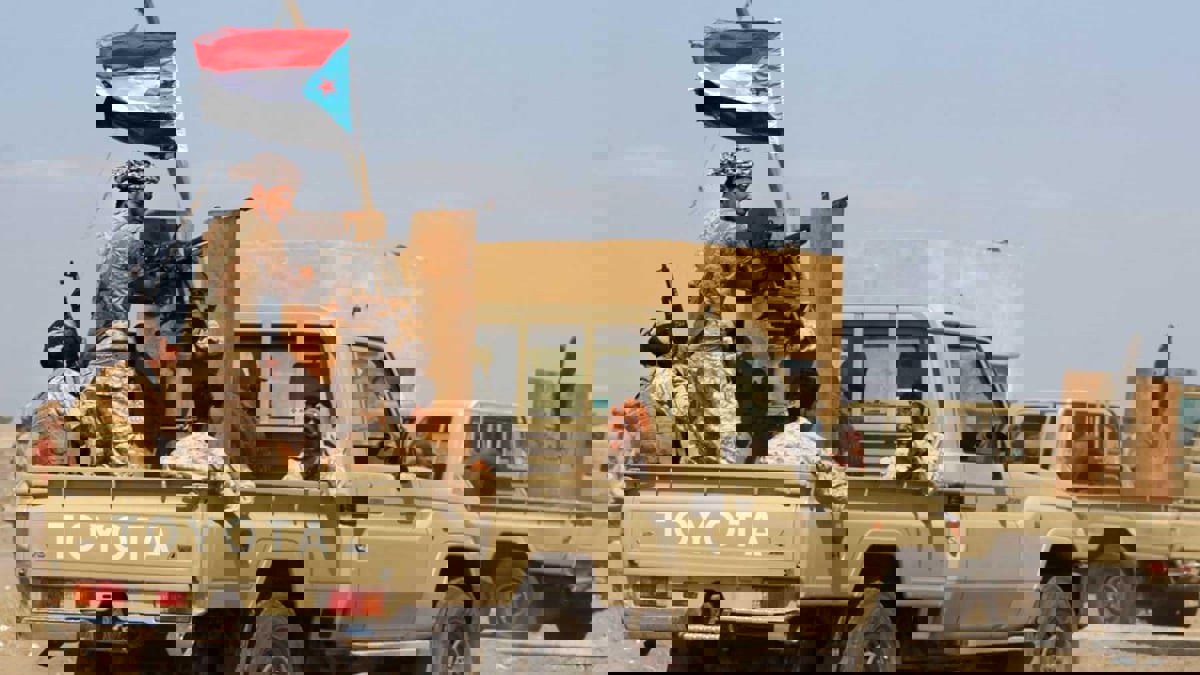 القوات الجنوبية تعلن سيطرتها الكاملة على معسكر القاعدة الرئيس في أبين