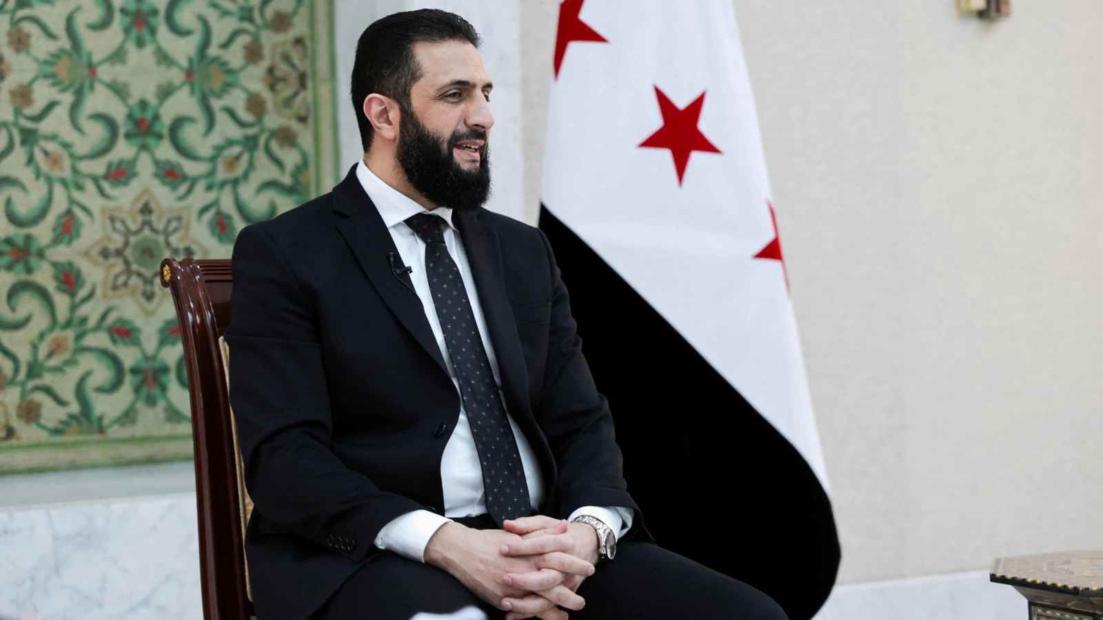 مسودة الإعلان الدستوري السوري أمام الشرع غدًا