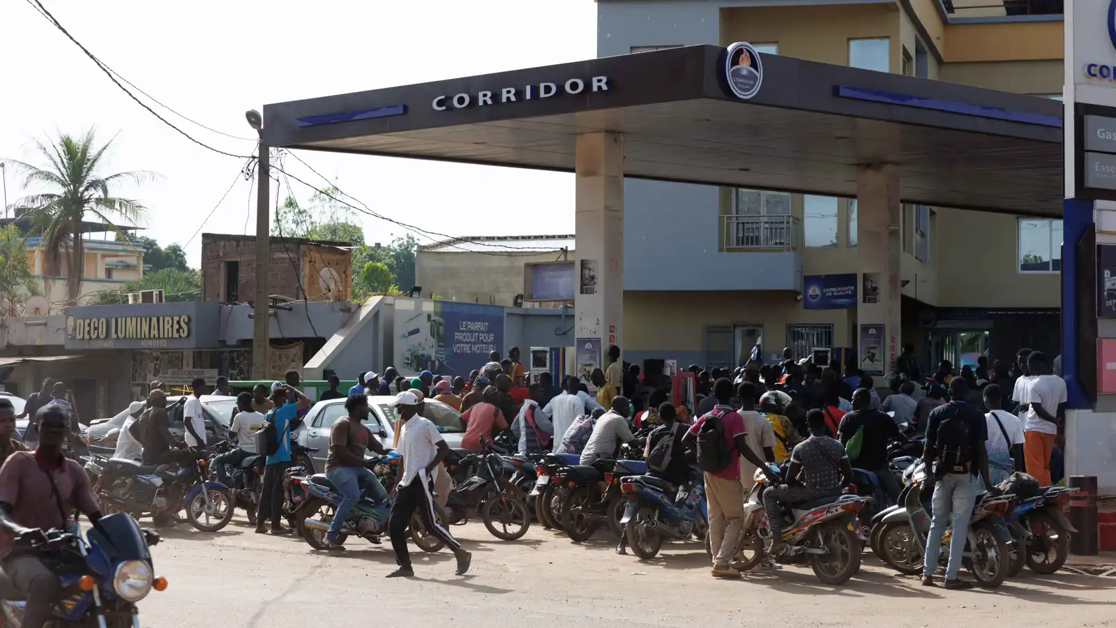 فراغ فرنسي وغموض روسي.. كيف تملّكت القاعدة مفاتيح باماكو؟