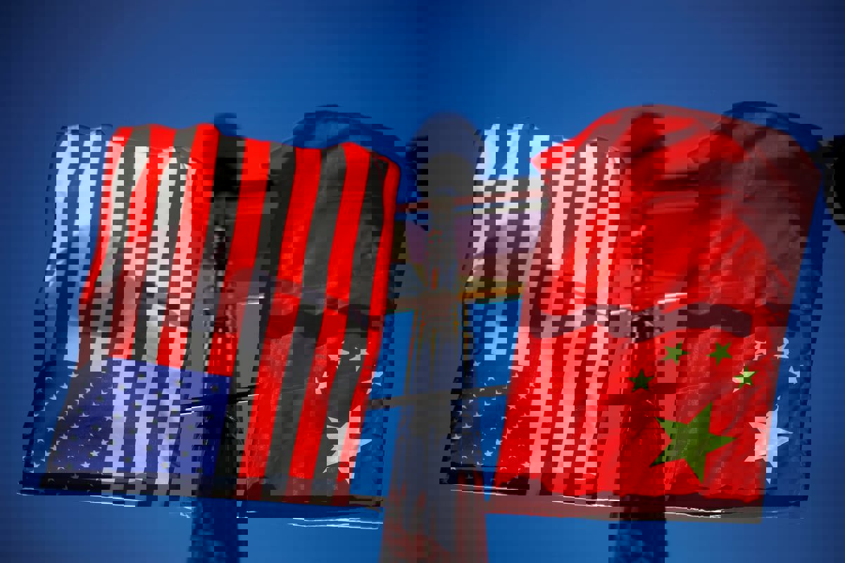 بكين تتعهد بالدفاع عن الشركات الصينية بعد عقوبات أمريكية