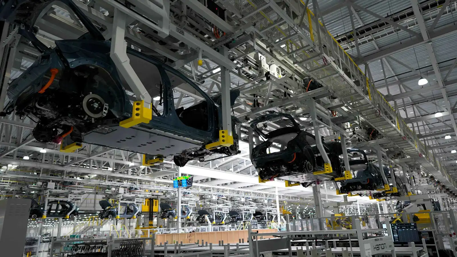 سلطات الهجرة الأمريكية تشن مداهمة "غير مسبوقة" على مصنع بطاريات في جورجيا