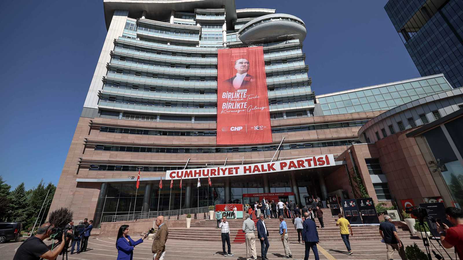 تركيا.. تغييرات الساعات الأخيرة تحدد مصير قيادة حزب الشعب الجمهوري