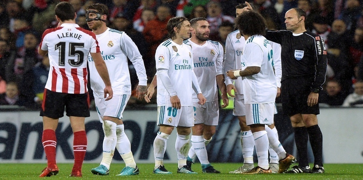 ماذا قال كارليس بويول عن رقم راموس القياسي في البطاقات الحمراء؟