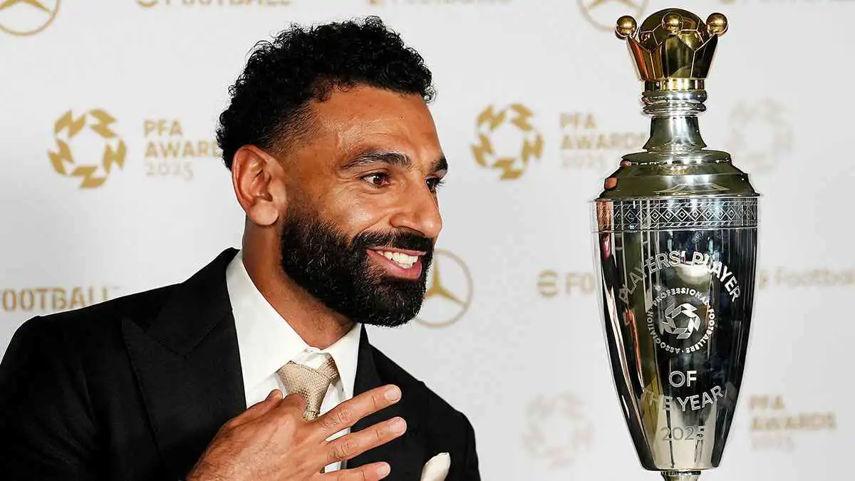 تاريخ.. نجم ريال مدريد يفاجئ محمد صلاح (صورة)