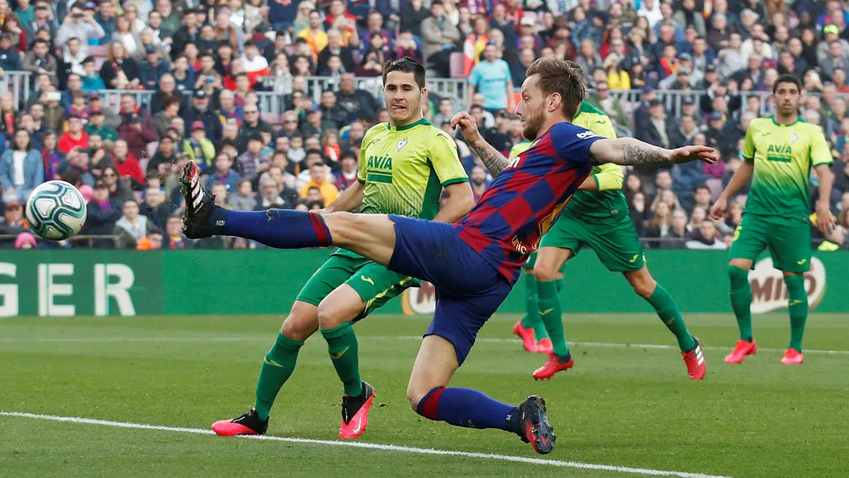 نادي برشلونة يضع اللمسات الأخيرة على انتقال إيفان راكيتيتش إلى هذا النادي