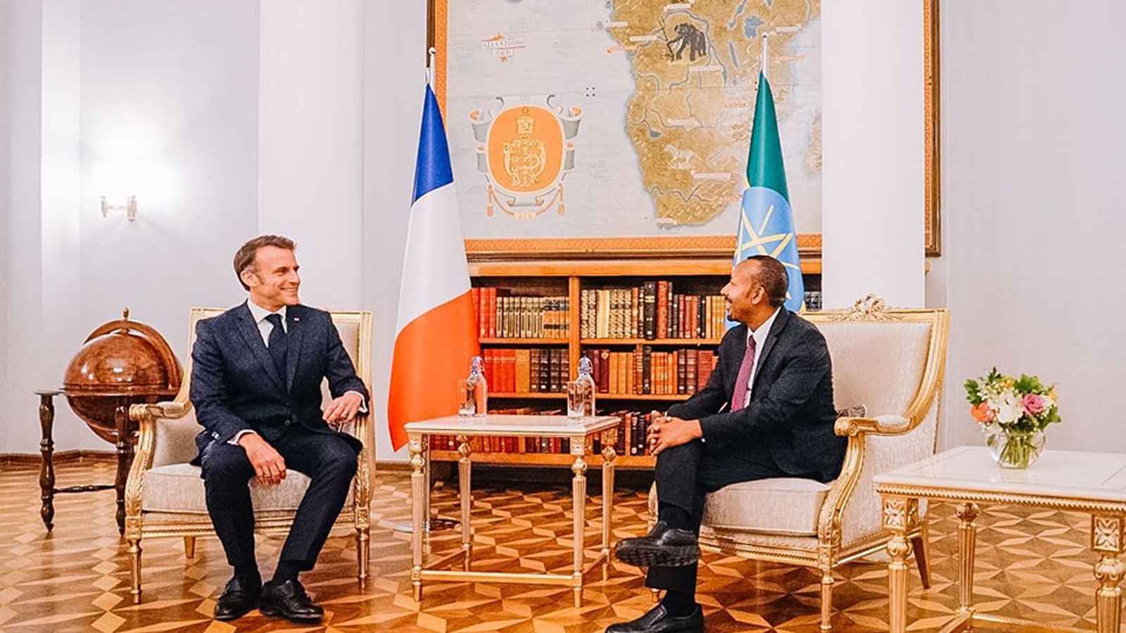 ماكرون يدعو إلى وقف إطلاق النار في السودان