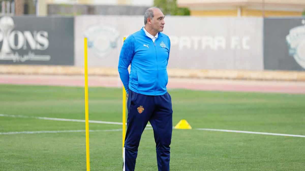 قبل مواجهة الزمالك الحاسمة.. سيراميكا يكافئ علي ماهر 