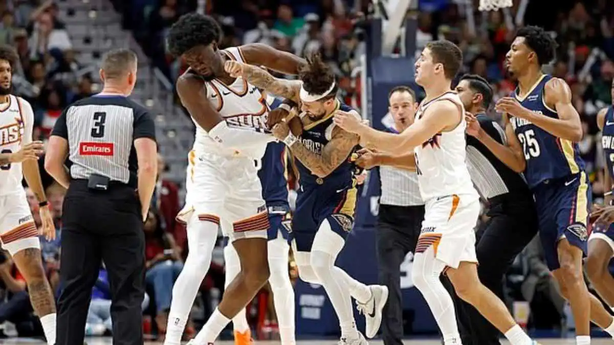 NBA.. لكمات وشجار عنيف في مباراة بدوري السلة الأمريكي (فيديو)