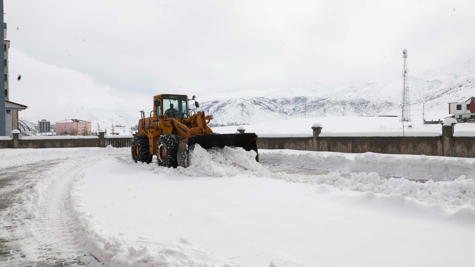 تعليق الدراسة في 7 محافظات تركية بسبب الثلوج (فيديو)