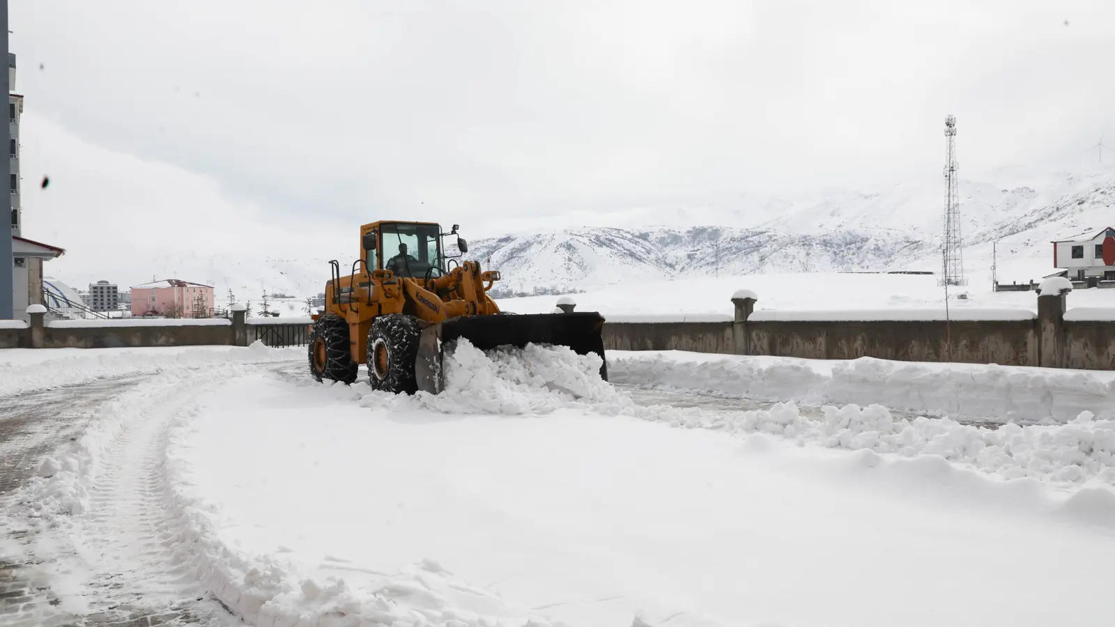 تعليق الدراسة في 7 محافظات تركية بسبب الثلوج (فيديو)