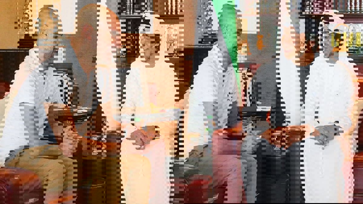 غوارديولا: الشيخ منصور بن زايد دفع مانشستر سيتي للمنافسة مع أندية النخبة