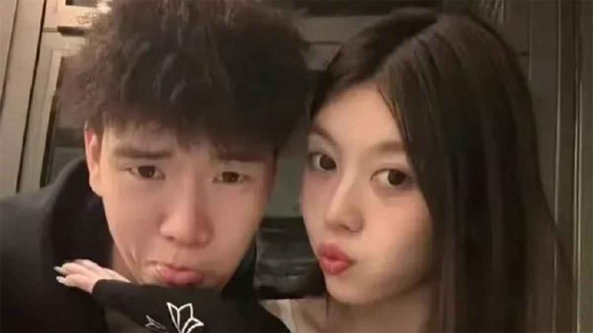 لاعب شهير يهرب صديقته إلى معسكر الفريق "داخل حقيبة سفر" (صورة)