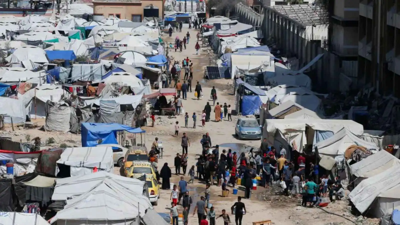 نتنياهو: 100 ألف شخص غادروا غزة و"حماس" تمنع السكان من الخروج