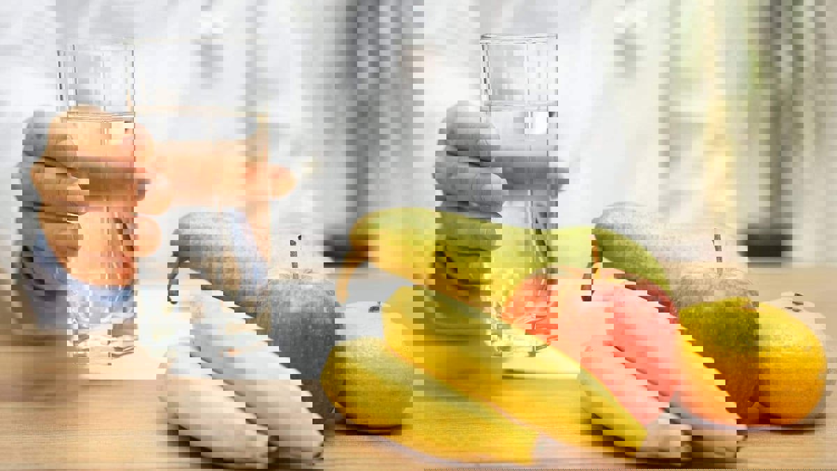 في ظل تعدد الدراسات.. شرب الماء أثناء الأكل صحي أم مضر؟