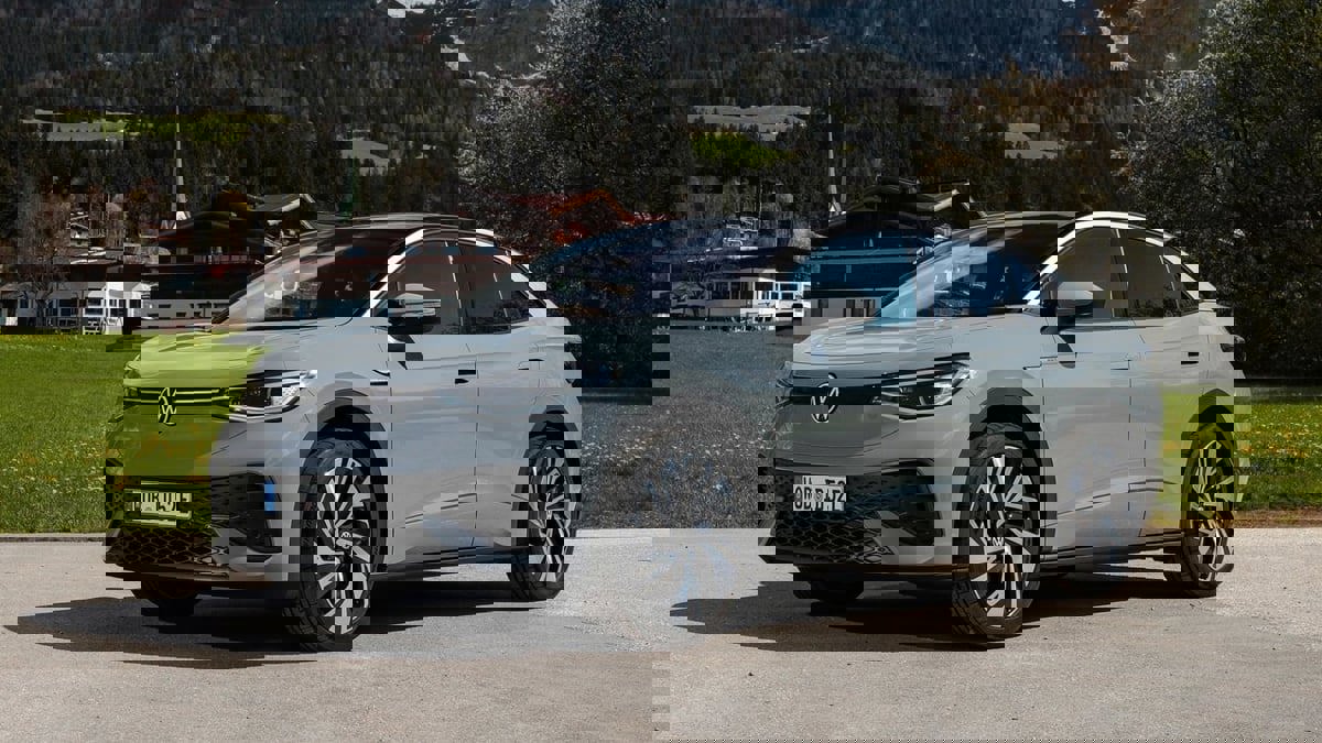 طلاب يتمكنون من قطع مسافة 1600 ميل بسيارات كهربائية بشحنة واحدة 