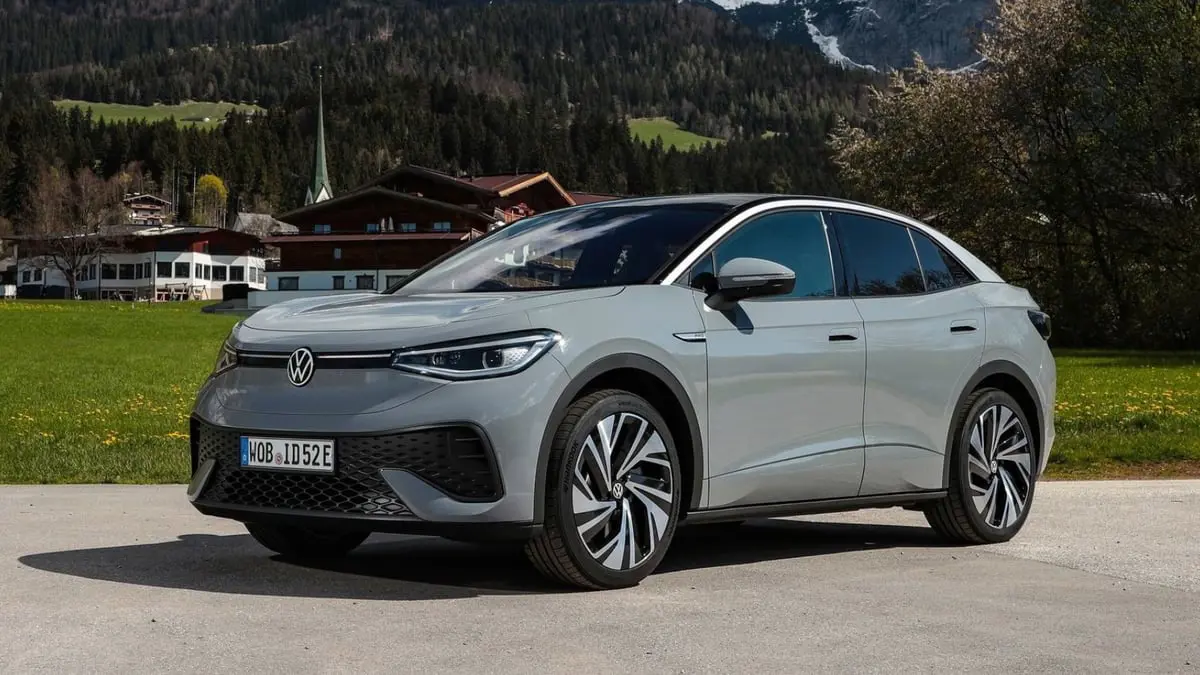 طلاب يتمكنون من قطع مسافة 1600 ميل بسيارات كهربائية بشحنة واحدة 