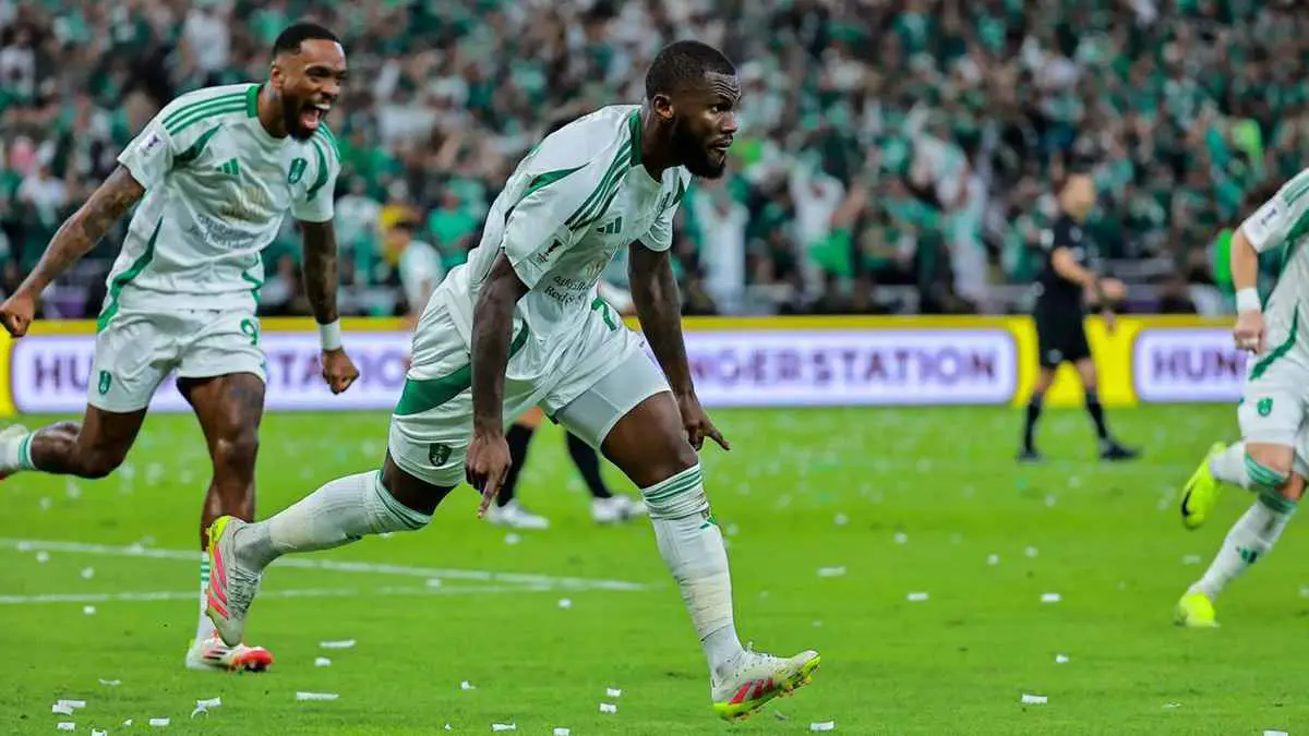 نابولي يرفض نجم الأهلي السعودي