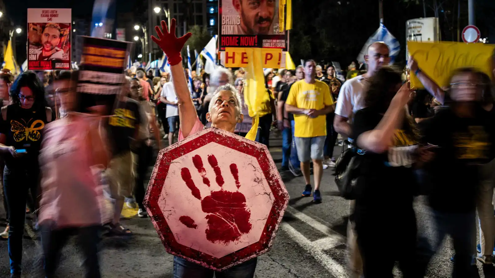 تزامنا مع اجتياح غزة.. عائلات الرهائن تتجه إلى منزل نتنياهو في القدس