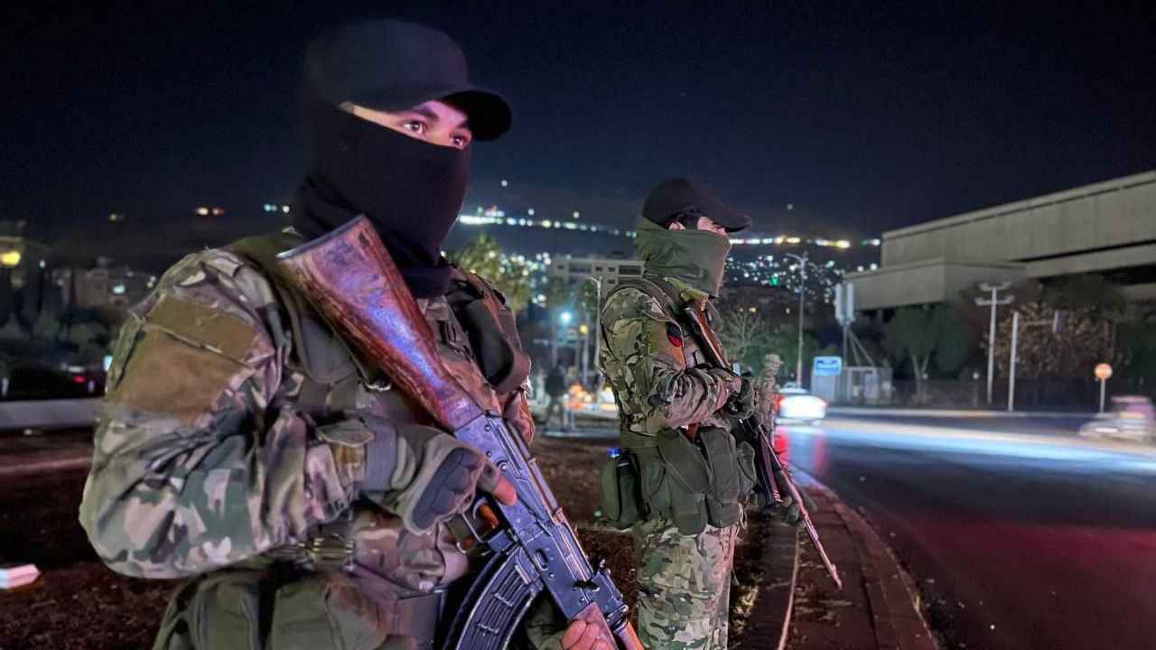 برلماني وقائد شرطة.. اعتقالات جديدة لإدارة العمليات العسكرية في سوريا