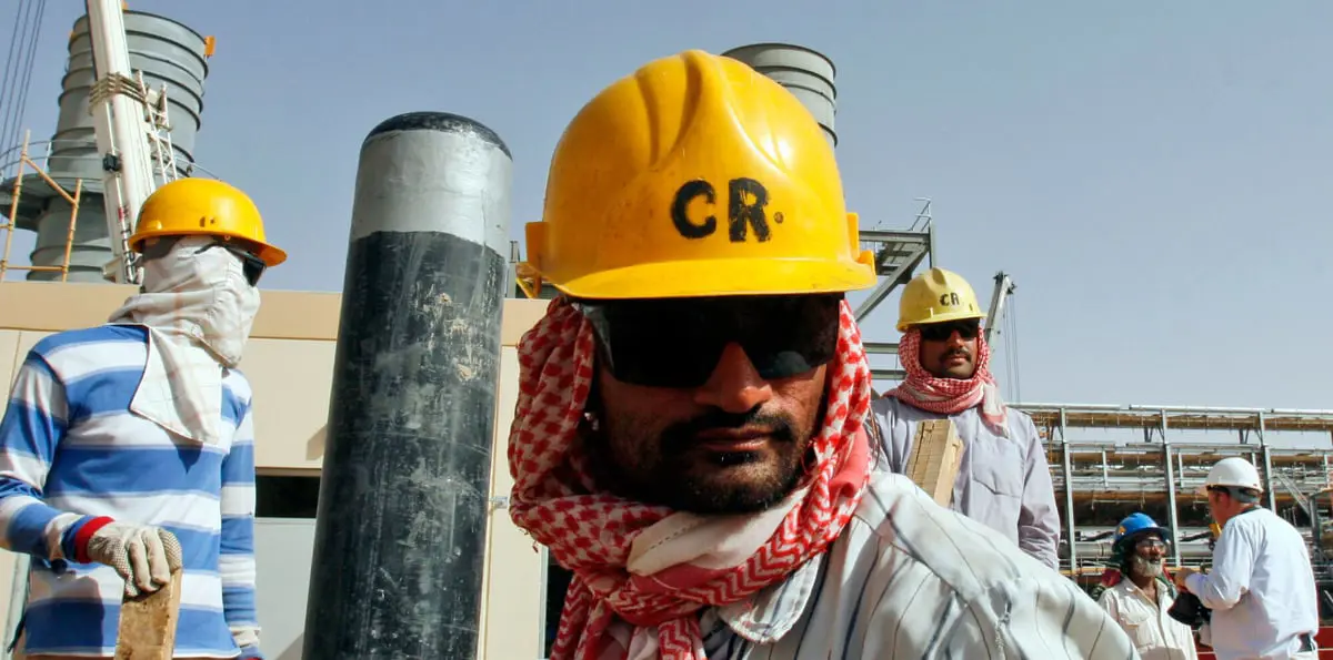 هل سيتحمل المستهلك "مواطنًا كان أم وافدًا" رسوم المرافقين الجديدة في السعودية؟