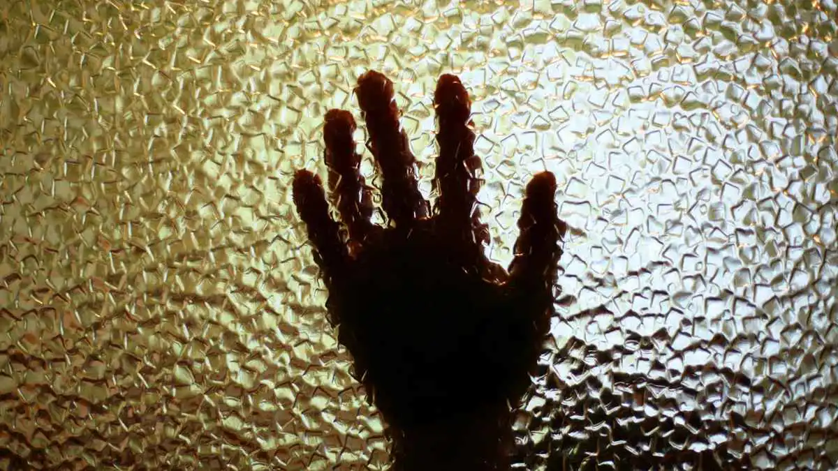 يمني يعذب نجله حتى الموت في الحديدة