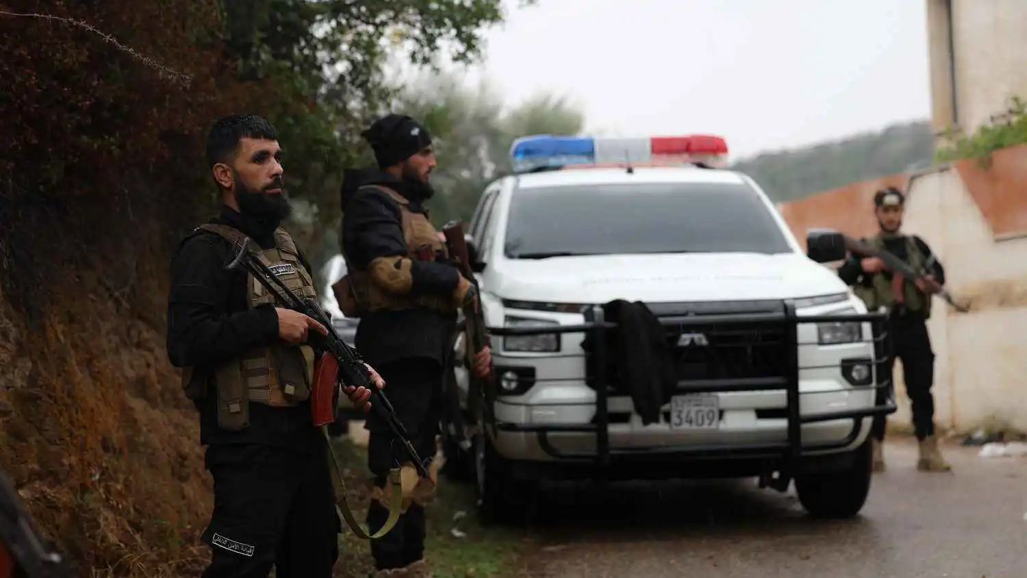 قاصف الثوار.. ضبط حمزة الياسين أحد أبرز طياري جيش الأسد (صور)