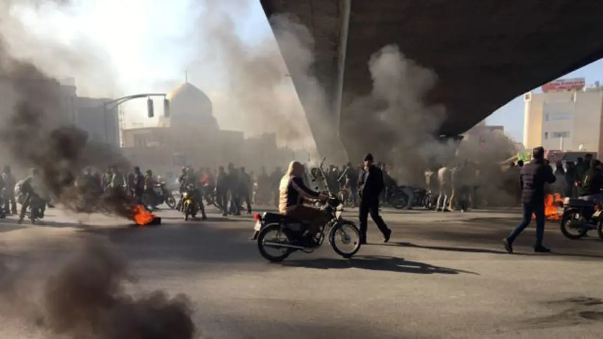 إيران.. قطع خدمات الاتصال عن 140 ألف مشترك في أصفهان بسبب الاحتجاجات