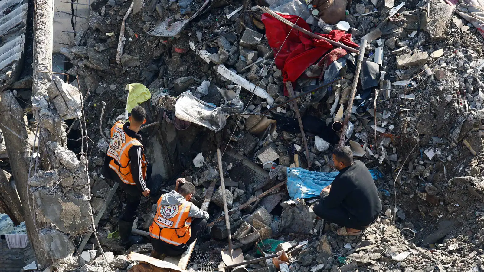 4 قتلى بغارات إسرائيلية على خان يونس جنوبي غزة