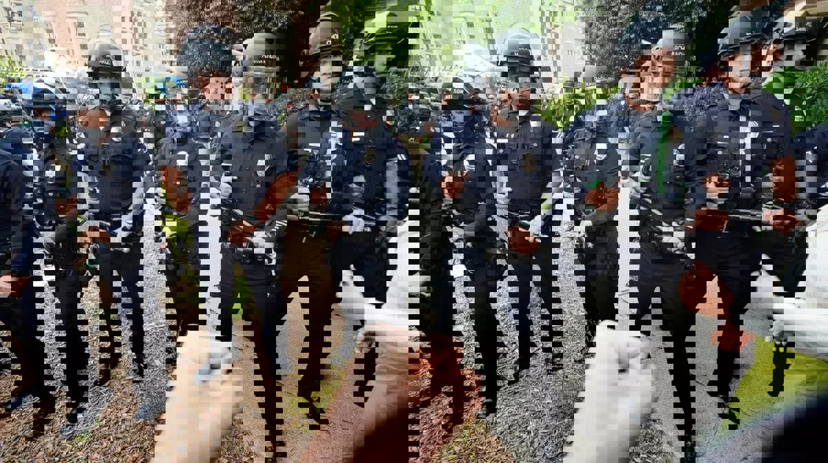 اعتقال طلاب بجامعة ستانفورد بعد اعتصام في مكتب الرئيس دعماً لغزة