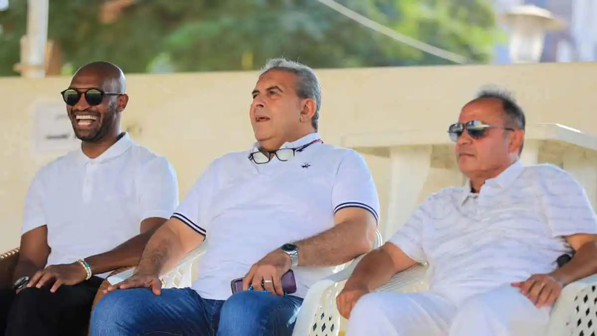أسطورة الأهلي المصري يفاجئ شيكابالا في مهمته الجديدة (صور)