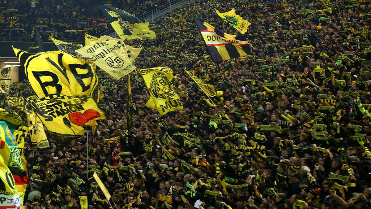 بروسيا دورتموند يعلن استعداده لرد أموال التذاكر لجماهيره