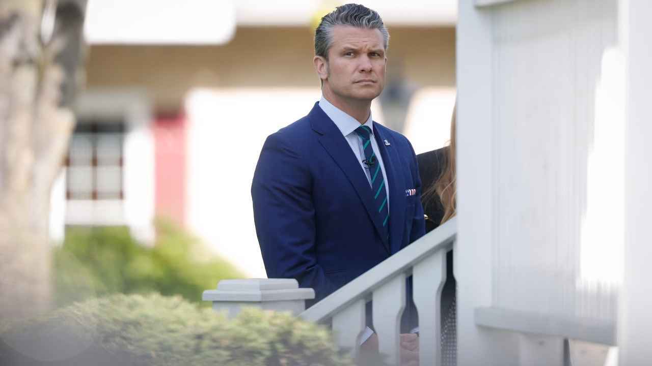 لوح بجهاز "كشف الكذب".. هيسيغيث يخضع للتحقيق ويترقب الإقالة