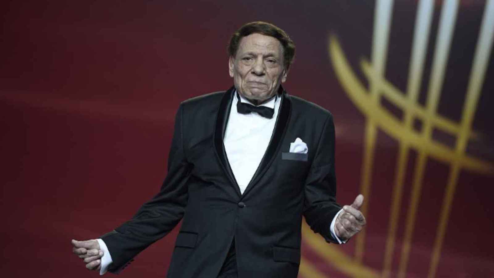 بين الزهايمر والذكريات.. عادل إمام "الغائب الحاضر" في 2024