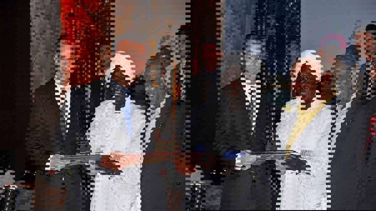 الجزائري أحمد طيباوي يتوج بجائزة نجيب محفوظ للأدب