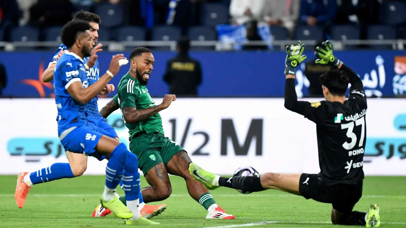 الأهلي يصعق الهلال بهاتريك توني ويدخل "المربع الذهبي" بالدوري السعودي (فيديو)
