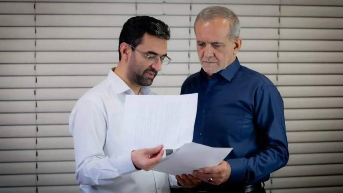 إيران.. مقرب من بزشكيان يُشبّه التيار المتشدد بـ"طالبان"