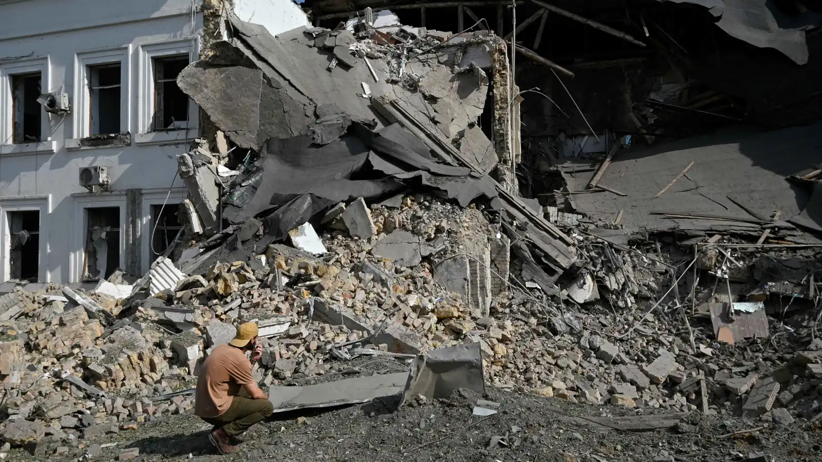 عقود الإعمار.. عنوان صراع جديد بين القوى العالمية في أوكرانيا