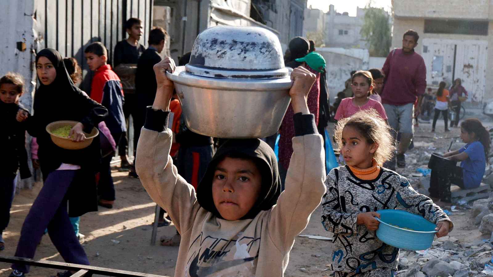 لماذا يتمسك نتنياهو بـ"تسييس" ملف مساعدات غزة؟