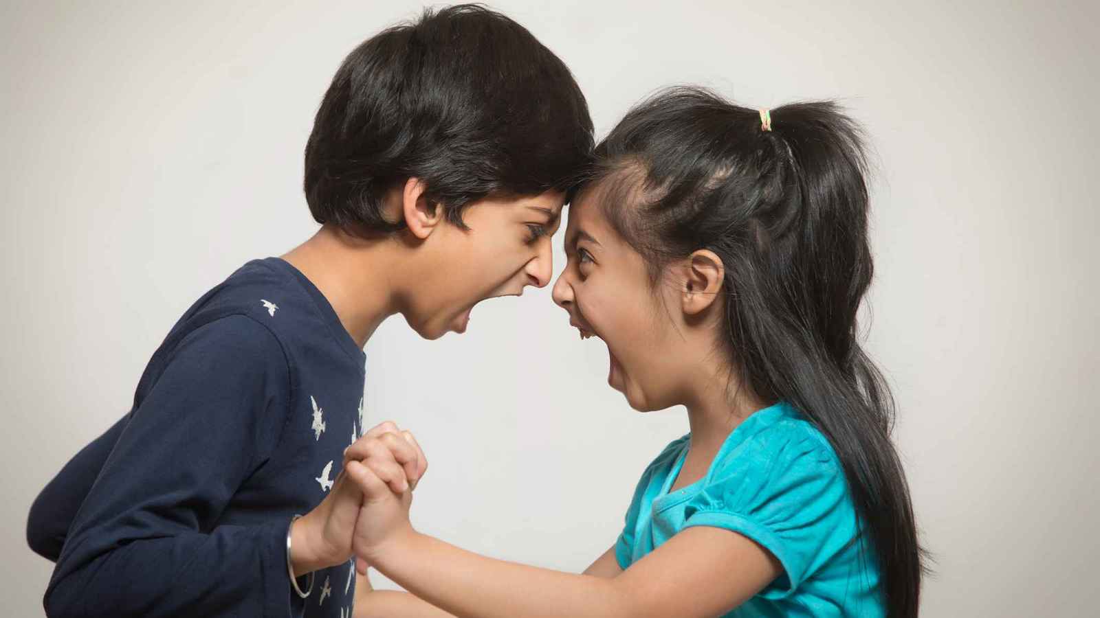 طرق "مجربة" لمنع الإخوة من الشجار