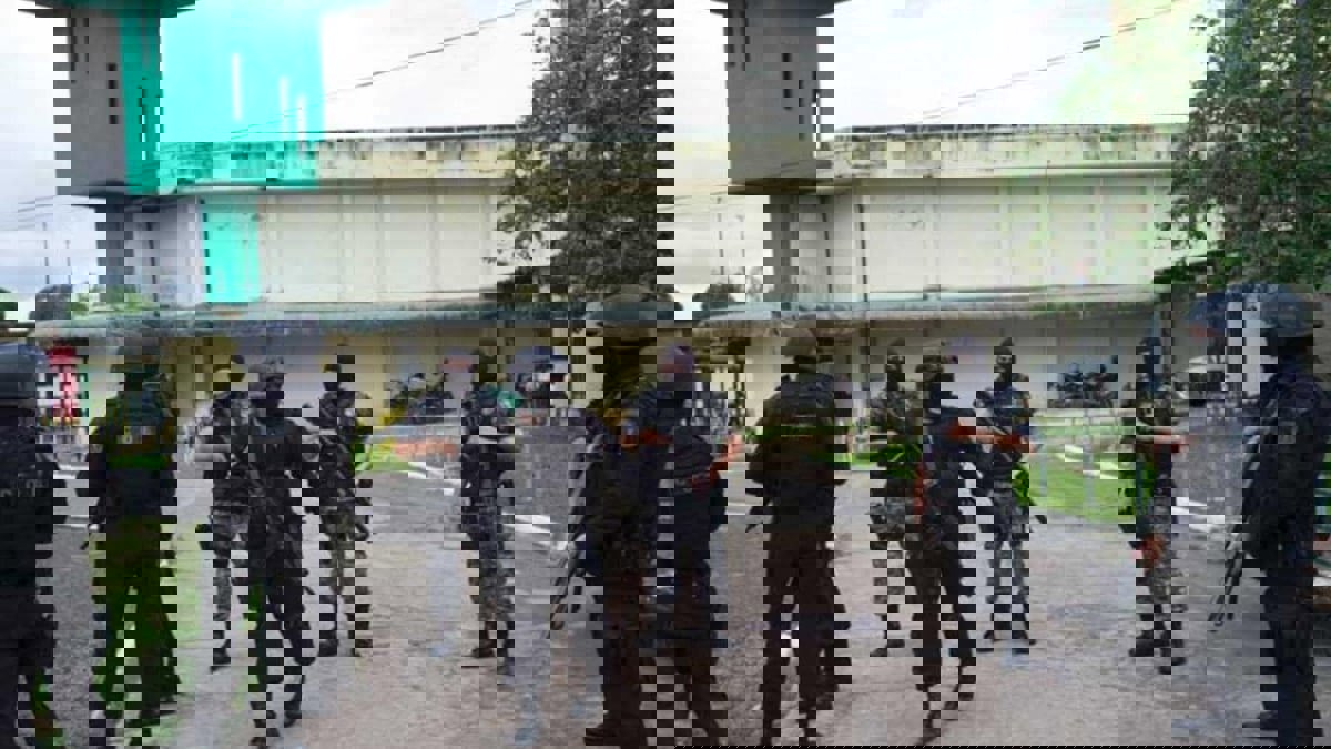 سجناء يحتجزون حراسا في سجن بمدينة برازيلية يجتاحها كورونا