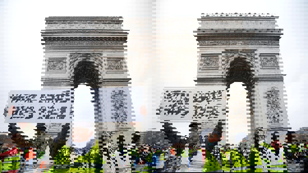 تأجيل مباريات الجولة الـ17 للدوري الفرنسي بسبب احتجاجات "السترات الصفراء"