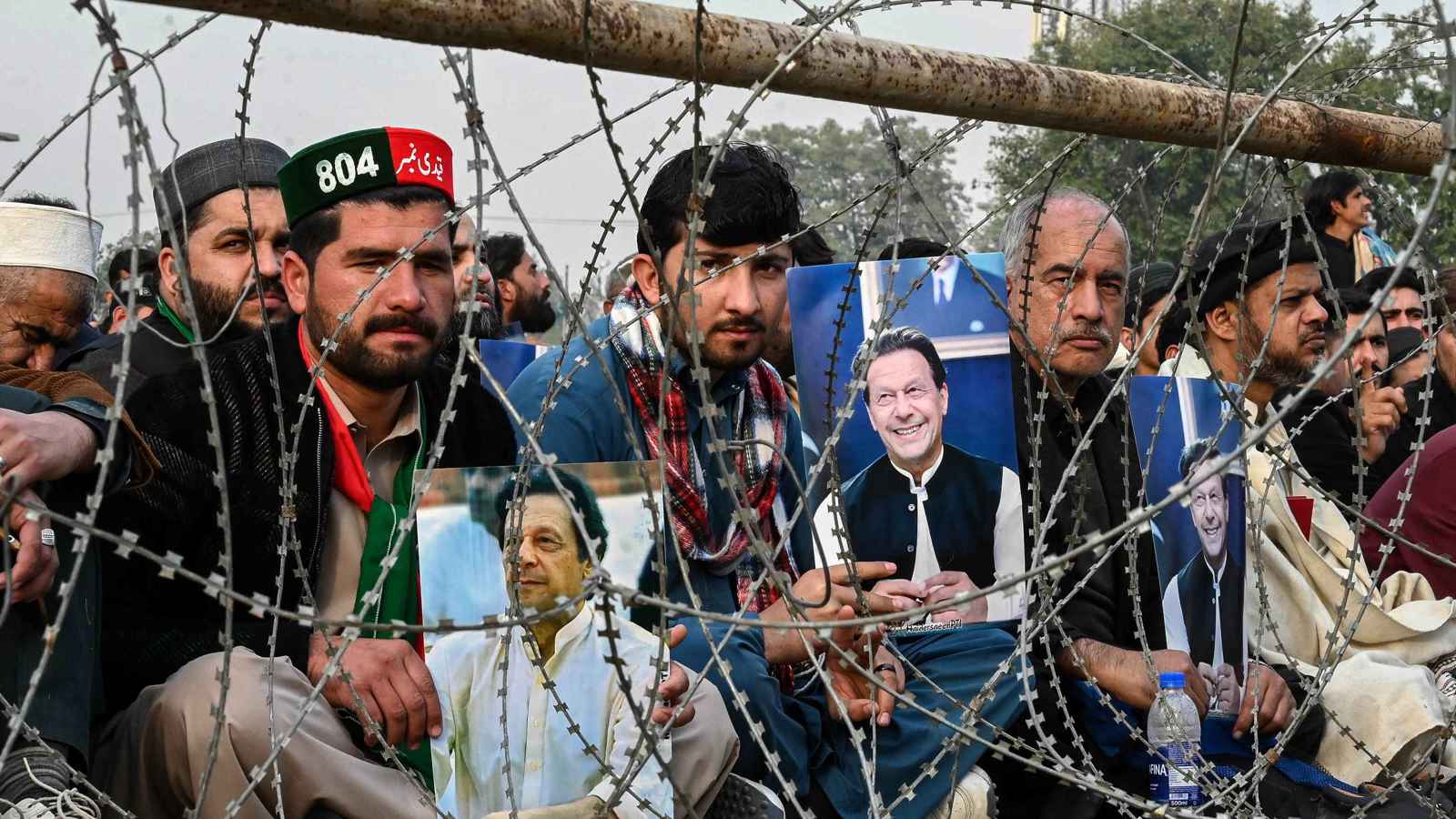 باكستان.. محكمة عسكرية تقضي بسجن 25 من أنصار عمران خان