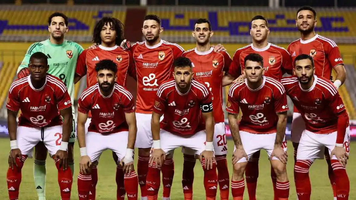 لاعبان بالاسم.. توروب يفاجئ نجمي الأهلي المصري في غرفة الملابس