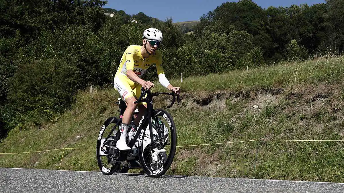 بوغاتشار يعزز صدارته لسباق فرنسا للدراجات بفوزه بمرحلة "ضد الساعة الشاقة"