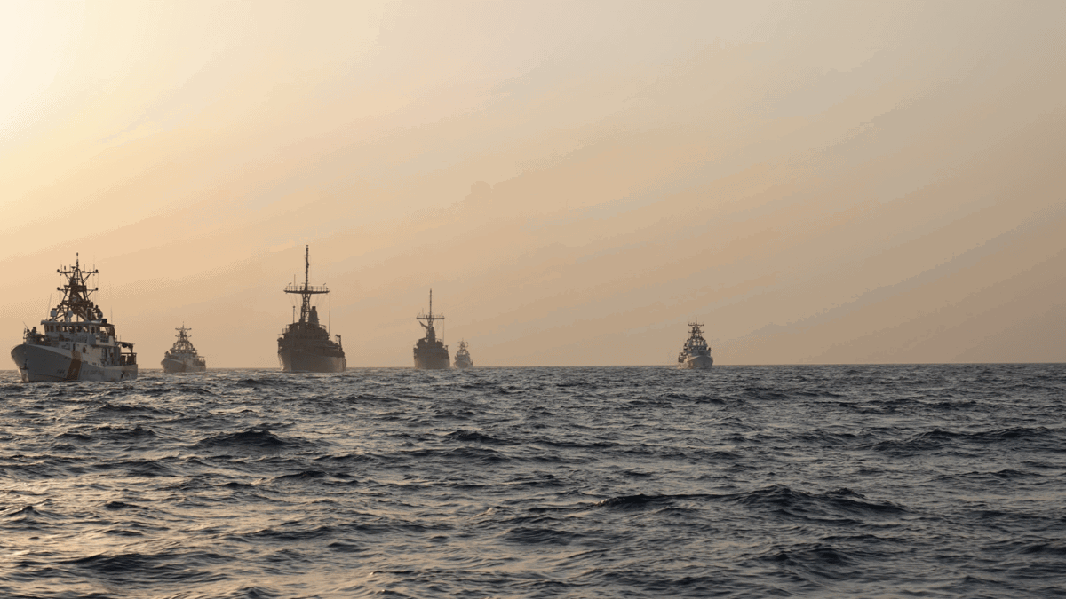 سفن حربية روسية تدخل البحر الأحمر