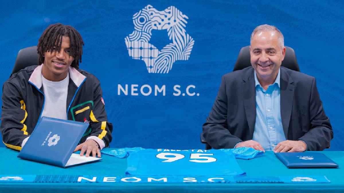 نيوم يحسم أولى صفقاته الشتوية بضم لاعب الأهلي السعودي 