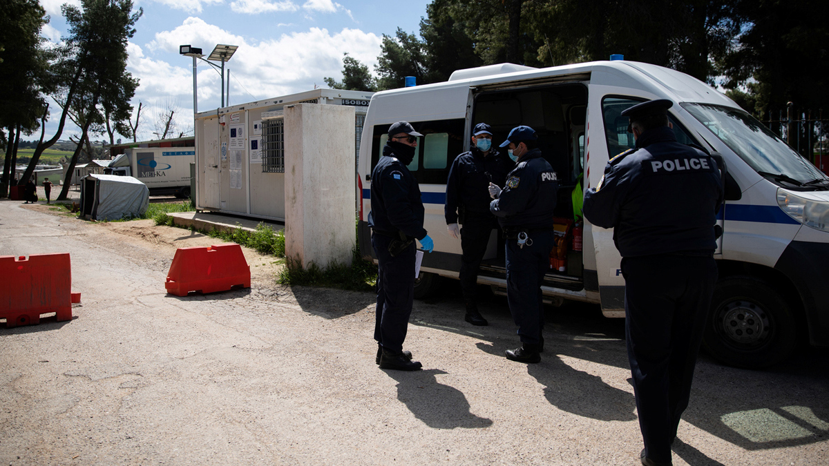 اليونان تقبض على شخصين بتهمة التجسس لصالح تركيا