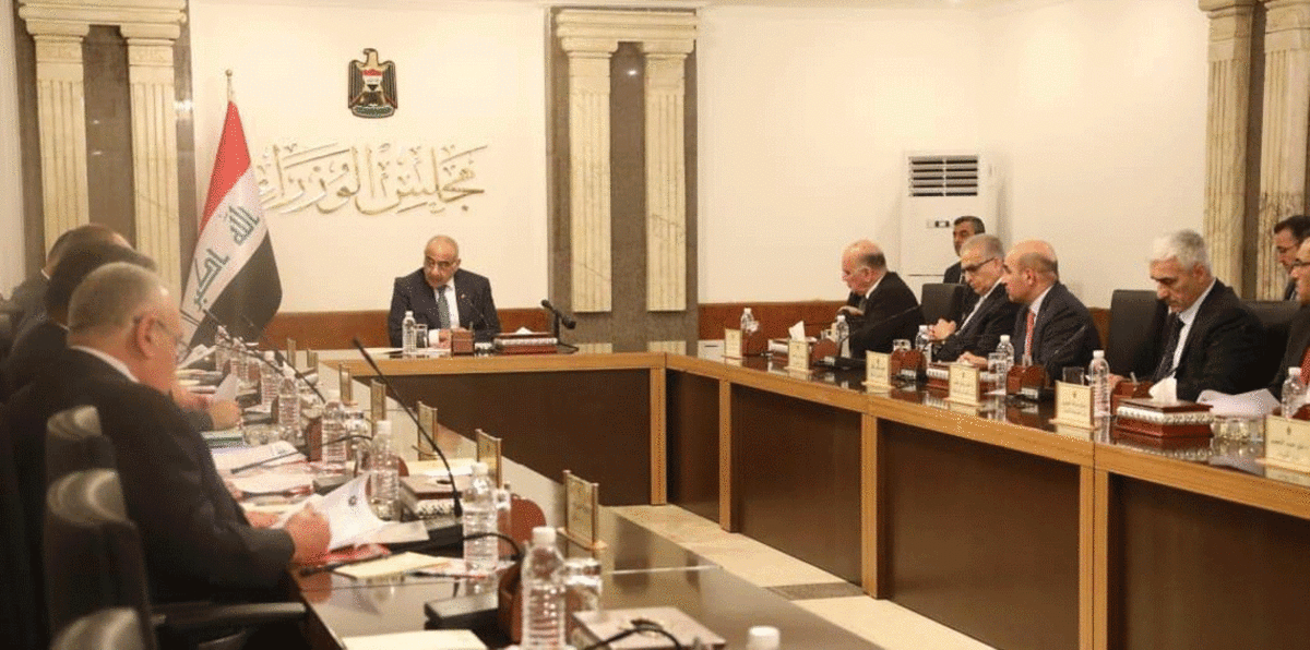 عادل عبد المهدي يعقد أول اجتماع بحكومته خارج المنطقة الخضراء